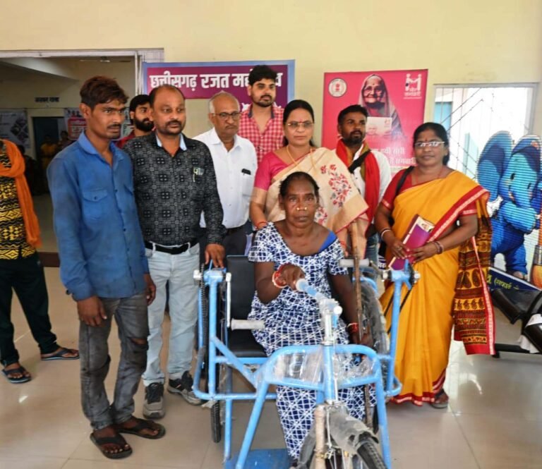 KORBA:-कोरबा जोन के शिविर में महापौर श्रीमती राजपूत ने दिव्यांग महिला को प्रदान किया ट्रायसिकल हितग्राहियों को किया राशन कार्डो का वितरण….निगम के सभी जोन में लगाए गए पेंशन सत्यापन शिविर