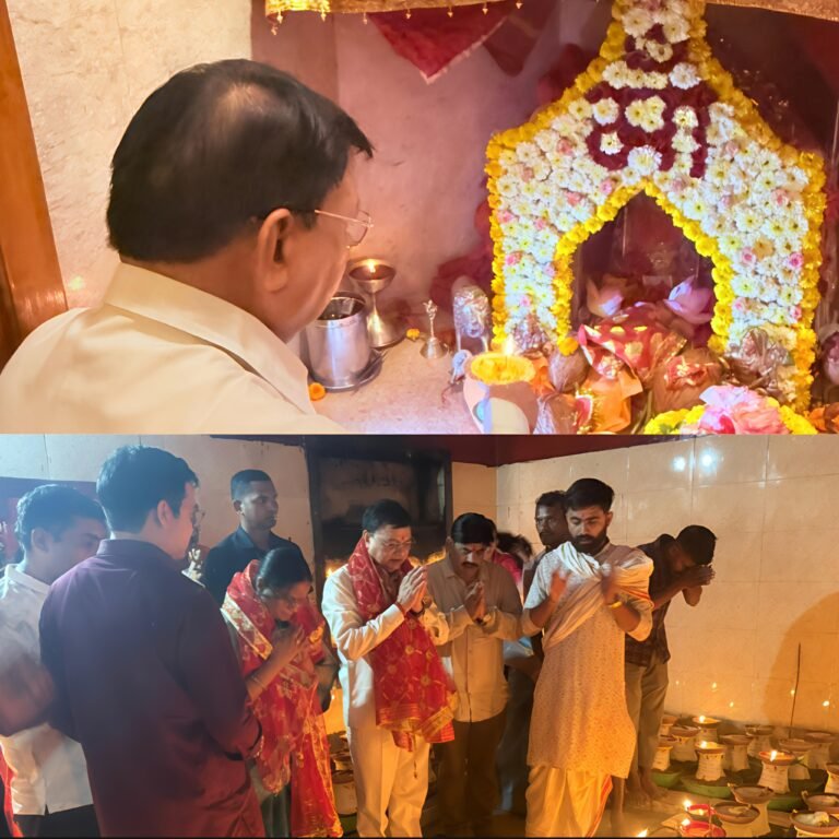 KORBA:-आबकारी मंत्री लखन लाल देवांगन ने सर्वमंगला मंदिर में की पूजा अर्चना, जिले और प्रदेशवासियों के खुशहाली और समृद्धि की कामना की