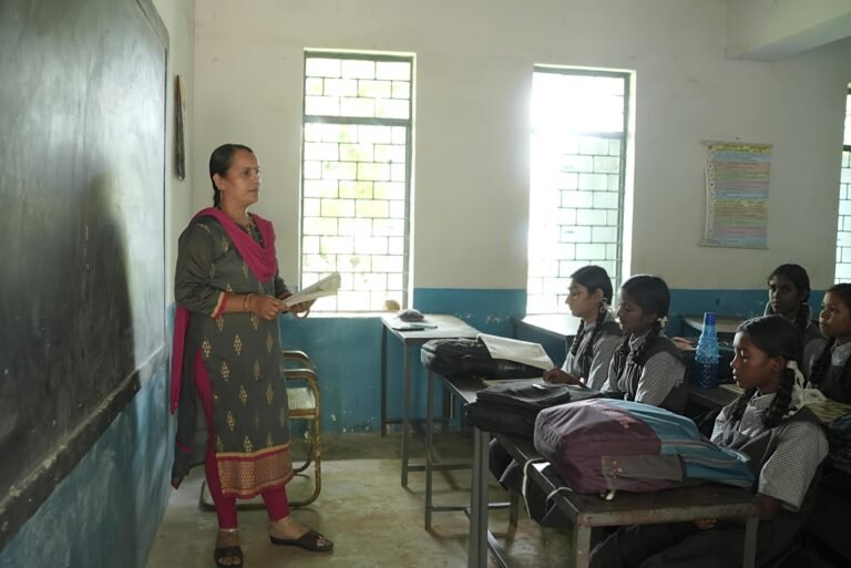 KORBA:-अब अंग्रेजी से नहीं लगेगा डर, युक्ति युक्तकरण से गांव के विद्यार्थियों की पढ़ाई हुई बेहतर