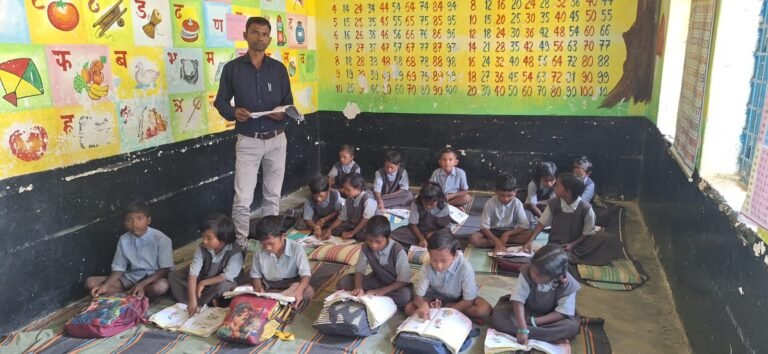 Korba:-एकल शिक्षक से मिली राहतः सरपता प्राथमिक शाला में नए शिक्षक के आगमन से बदली शिक्षा की तस्वीर