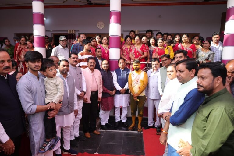 Korba:-मुख्यमंत्री विष्णुदेव साय वैवाहिक कार्यक्रम में शामिल होकर दी शुभकामनाएं