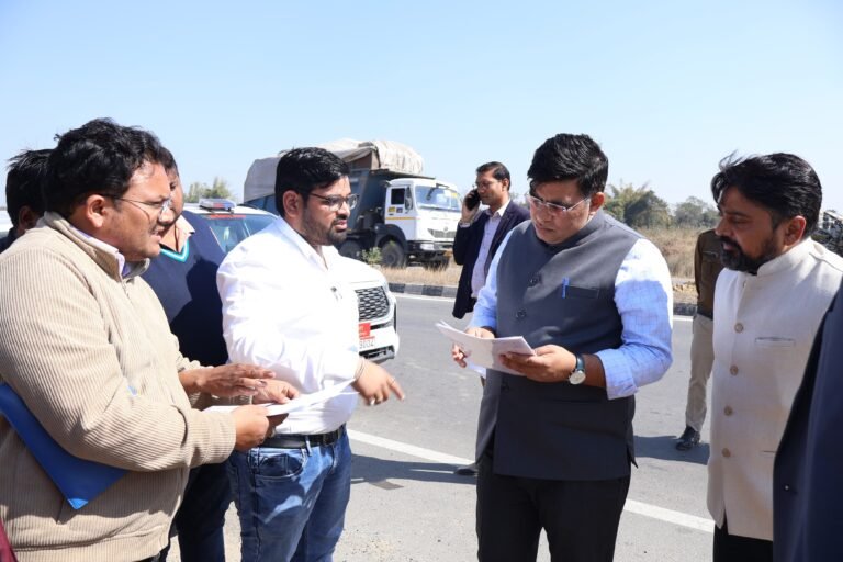 KORBA:-यातायात दबाव कम करने हेतु प्रस्तावित सड़कों का कलेक्टर ने किया निरीक्षण…..पीडब्ल्यूडी सहित अन्य अधिकारियों को दिए आवश्यक निर्देश…..बेलगिरीनाला-ढेंगुरनाला पुल और ध्यानचंद चौक से बजरंग चौक (बालको) तक के कार्यों में तेजी लाने के लिए कलेक्टर कुणाल दुदावत ने निर्देश