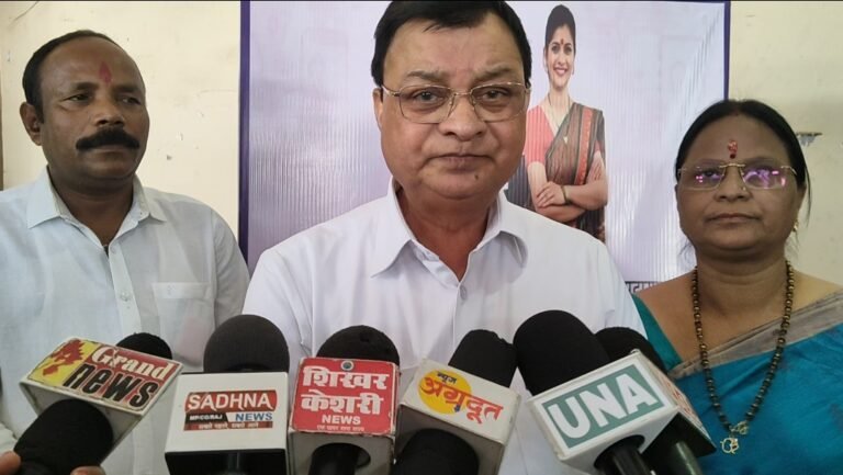 KORBA:-गैस सिलेंडर व अफीम की खेती को लेकर सियासत तेज, महंत का भाजपा पर आरोप — आबकारी एवं उद्योग मंत्री लखन लाल देवांगन का पलटवार…. देखिए वीडियो