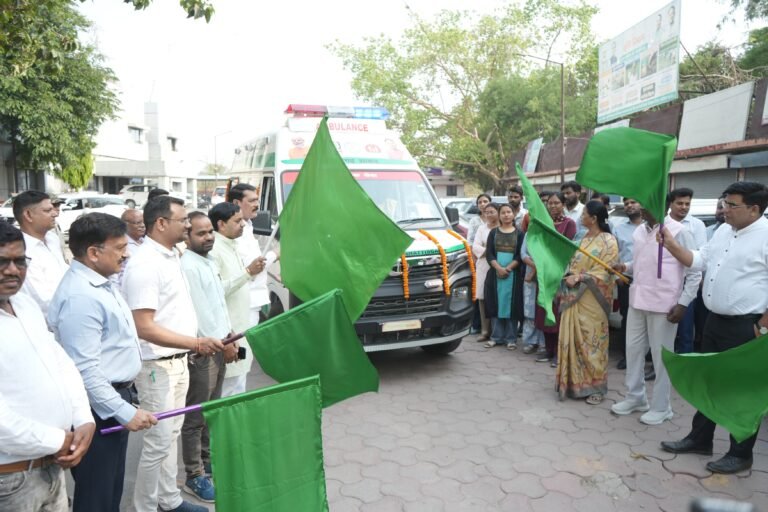 KORßA:-जिले में स्वास्थ्य गत आपात स्थिति में जीवनरक्षक सुविधाओं का हुआ विस्तारः 5 नए संजीवनी एक्सप्रेस के जुड़ने से आमजन को मिलेगा लाभ…..विधायक कटघोरा, महापौर व कलेक्टर ने हरी झंडी दिखाकर किया रवाना