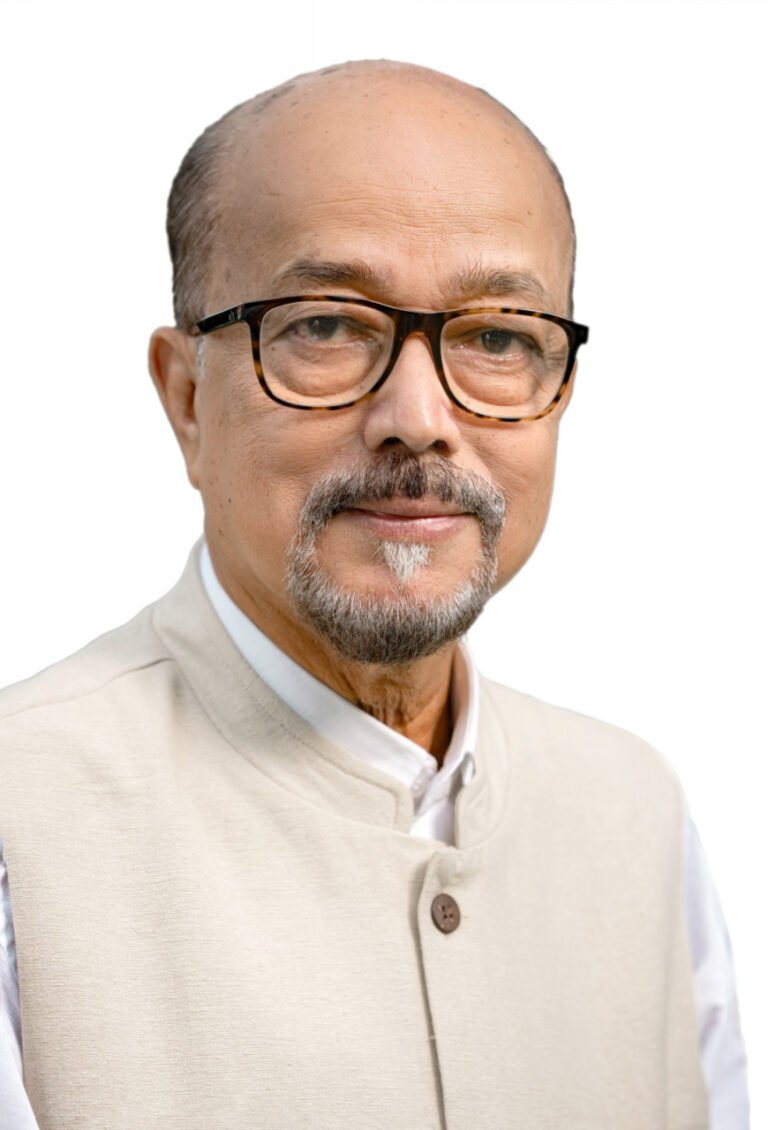 रायपुर : राज्यपाल डेका ने अपने काफिले से वाहन कम किए….आम जनता से भी मितव्ययता बरतने का आव्हान