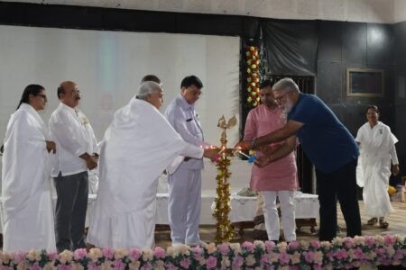 KORßA:-राजीव गांधी ऑडिटोरियम में 3 दिवसीय प्रेरणादायी कार्यक्रम “खुशियों का पासवर्ड’’ का प्रथम दिवस उत्साह एवं भव्यता के साथ संपन्न…..भारी संख्या में शहर के गणमान्य नागरिक हुए शामिल