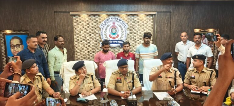 जांजगीर-चांपा:-करही गोलीकांड का खुलासा : “ऑपरेशन हंट”के तहत पुलिस की बड़ी सफलता….ग्राम करही में हुए चर्चित गोलीकांड एक माह बाद अंधे कत्ल की गुत्थी सुलझी, 03 आरोपी को पुलिस ने किया गिरफ्तार….पुलिस महानिरीक्षक द्वारा पूरी टीम को शाबाशी देते हुए उचित ईनाम देने की घोषणा की है। देखें वीडियो