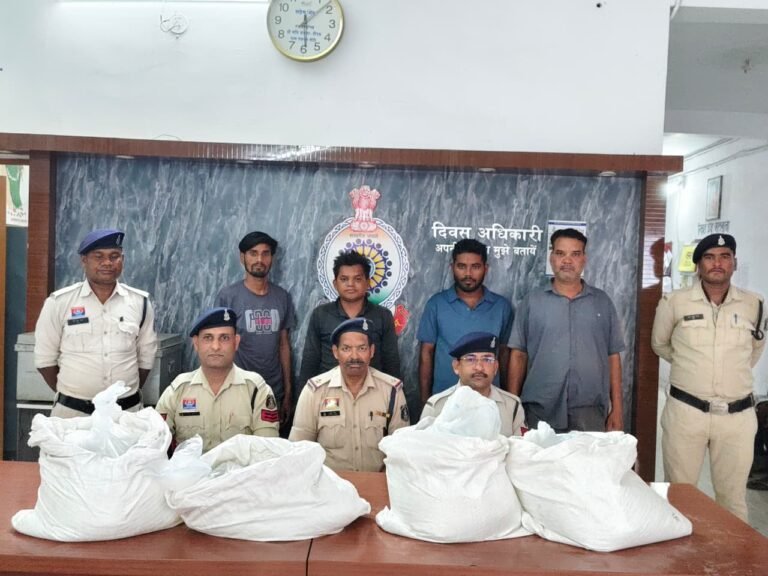 160 लीटर अवैध कच्ची महुआ शराब जप्त….अनुमानित कीमत ₹32,000/- तीन अलग-अलग प्रकरणों में 04 आरोपी गिरफ्तार…..फरार आरोपियों की तलाश जारी… देखें वीडियो