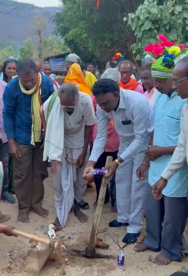 KORßA:-विधायक फूल सिंह राठिया रामपुर विधानसभा क्षेत्र में विकास की नई पहचान …..खुटाकुड़ा-घिनारा सड़क निर्माण का किया भूमिपूजन……देखें वीडियो