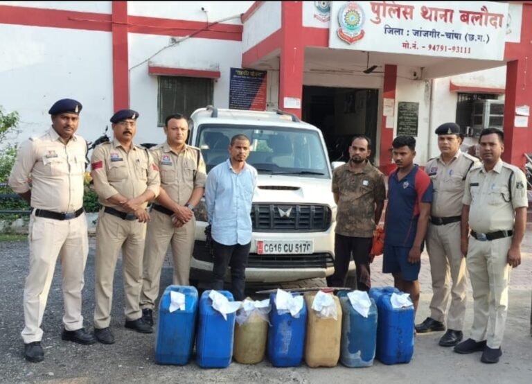 पुलिस की सक्रियता से डीजल चोर गिरोह का भंडाफोड़…पुलिस ने 3 चोर को पकड़ने में मिली बड़ी सफलता…..रात के अंधेरे में खड़ी गाड़ियों को बनाते थे निशाना..स्कॉर्पियो समेत 13 लाख का माल जब्त, 175 लीटर डीजल बरामद_