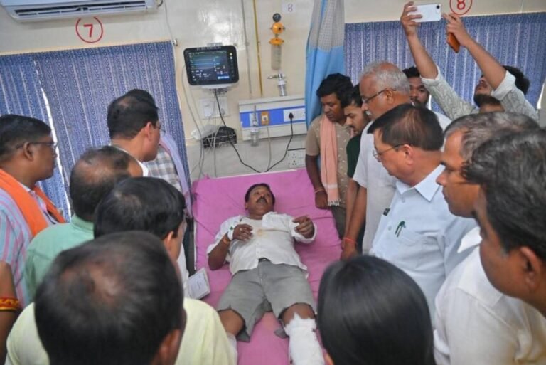 KORßA:-दिनदहाड़े भाजपा नेता पर हमला, पुराने विवाद को बताया गया कारण……मेडिकल कॉलेज में भर्ती शिवबालक सिंह तोमर, मंत्री देवांगन ने लिया हाल