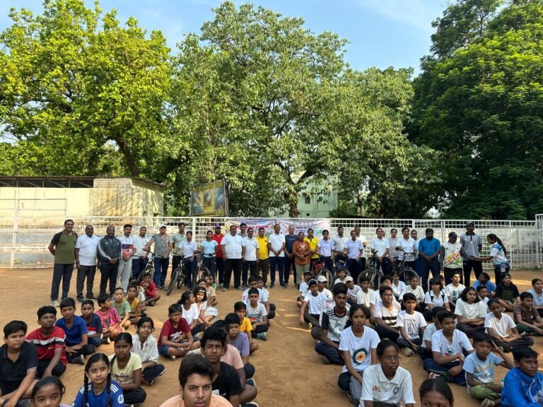 KORBA:-विश्व साइकिल दिवस पर स्वस्थ जीवन व पर्यावरण संरक्षण का संदेश देती साइकिल रैली संपन्न….बच्चों से लेकर अधिकारियों ने उत्साह से लिया हिस्सा
