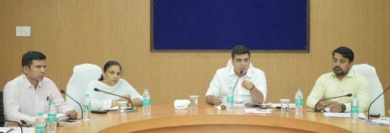 KORßA:-सीएम हेल्पलाइन पोर्टल से प्राप्त आवेदनों का समयबद्ध व गुणवत्तापूर्ण करें निराकरण – कलेक्टर कुणाल दुदावत