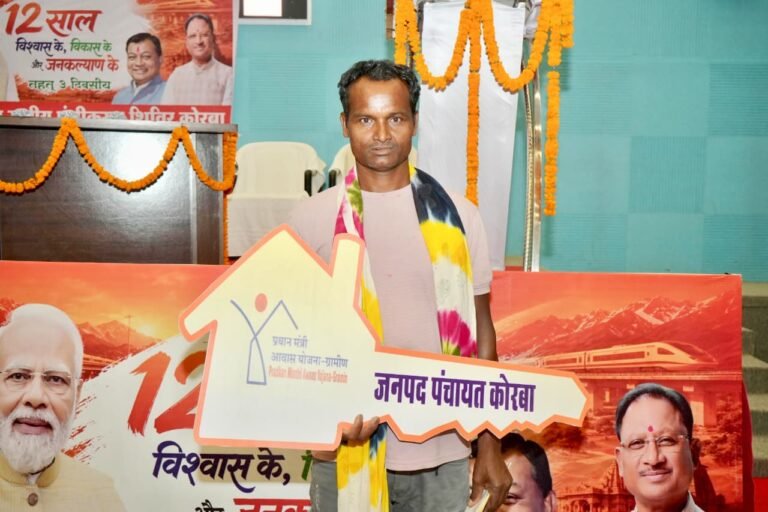 KORßA:-प्रधानमंत्री आवास योजना से सशक्त हो रहे ग्रामीण परिवार, मिल रहा सम्मानजनक जीवन…..बरसात की चिंता हुई दूर, अब अपने पक्के घर में सुरक्षित और खुशहाल है परिवार