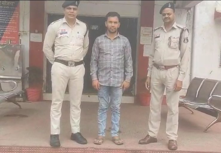 लंबे समय से फरार चल रहे कांटा मशीन में काटा करने वाला बाबू गिरफ्तार…