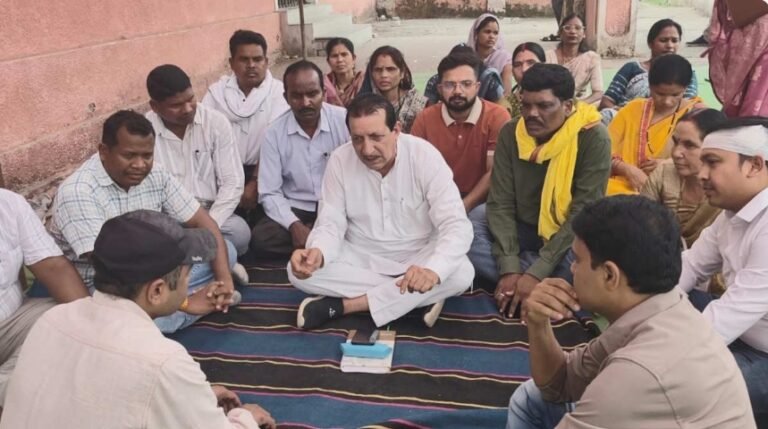KORßA:-पोड़ी उपरोड़ा जनपद कार्यालय का ताला खुला, लेकिन सदस्यों का धरना प्रदर्शन जारी; भ्रष्टाचार और तानाशाही के खिलाफ खोला मोर्चा