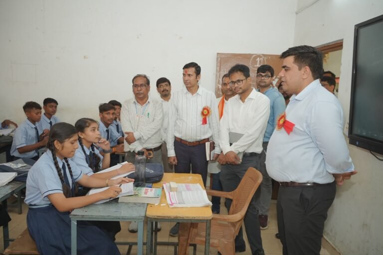 KORBA:-कलेक्टर कुणाल दुदावत ने पीएम श्री सेजस विद्यालय तिलकेजा का किया निरीक्षण….विद्यार्थियों से किया संवाद, शैक्षणिक गुणवत्ता, सुविधाओं एवं निर्माण कार्यों का लिया जायजा