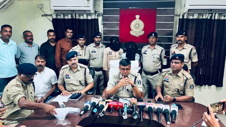 KORBA:-बहुचर्चित राज ज्वेलर्स छुरी लूट प्रकरण का सफल खुलासा, 2 आरोपी गिरफ्तार, पूर्व में भी हत्या और दुष्कर्म के मामले में जा चुके जेल…. देखें वीडियो