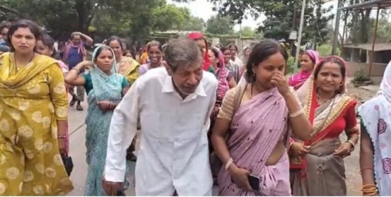 KORBA:-रामपुर मादक द्रव्य बिक्री केंद्र को बरबसपुर मार्ग पर शिफ्ट करने का महिलाओं ने किया विरोध, पूर्व मंत्री ननकीराम कंवर भी शामिल