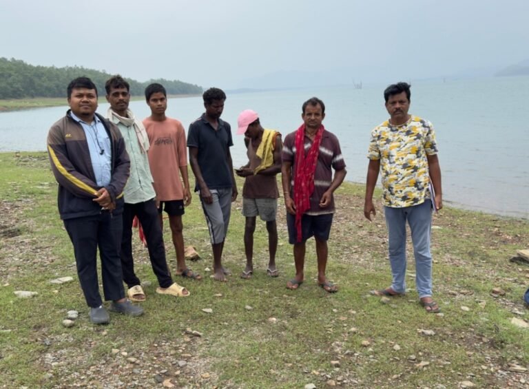 KORBA:-प्रतिबंधित अवधि में अवैध मत्स्याखेट पर विभाग की सख्ती……हसदेव बांगो जलाशय में औचक निरीक्षण, प्रतिबंधित अवधि में मछली पकड़ने वालों को दी गई समझाइश