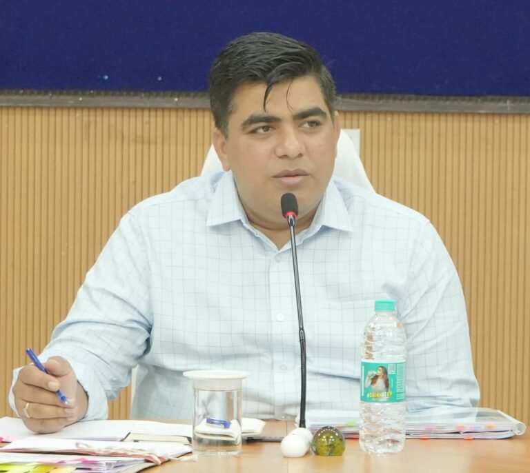 KORßA:-KORßA:- कलेक्टर कुणाल दुदावत ने राजस्व निरीक्षक नीलकांत यादव को किया निलंबित