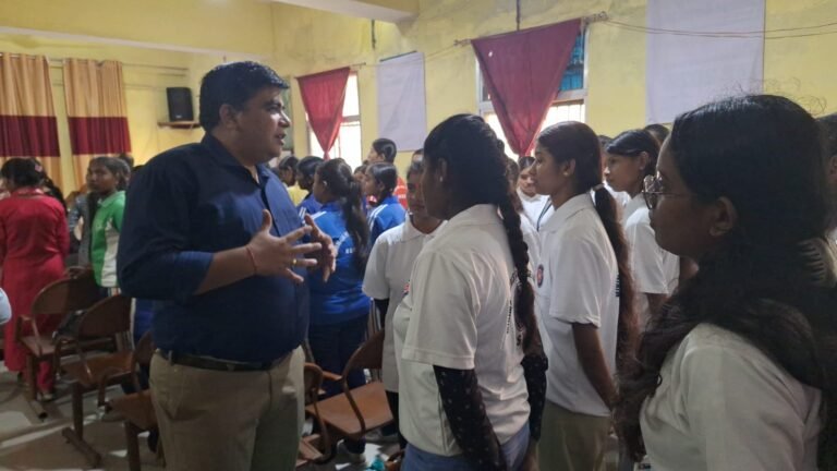 KORBA:-मेहनत ही सफलता की कुंजी, पढ़ाई के साथ खेलों में भी बढ़-चढ़कर लें हिस्साः कलेक्टर कुणाल दुदावत….