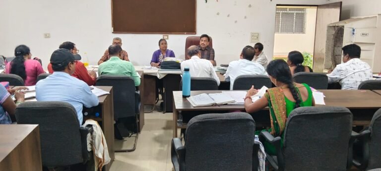 KORBA:-CMHO डॉ. एस.एन. केशरी की अध्यक्षता में ब्लॉक समन्वयकों और स्वस्थ पंचायत समन्वयकों की बैठक आयोजित