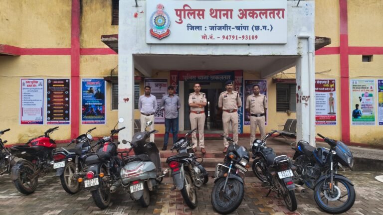 जांजगीर चांपा पुलिस :-मोटरयान अधिनियम के तहत कार्रवाई, 25000 रुपये का समन शुल्क वसूला, 21 नाबालिग वाहन चालको, को पकड़ा…. भविष्य में इस तरह की लापरवाही पाए जाने परिजनों के खिलाफ भी कड़ी कार्रवाई की जाएगी।…
