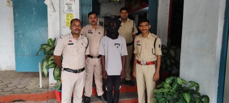 KORßA:-सीसीटीवी फुटेज से आरोपी की पहचान…..मोबाइल लूट का आरोपी गिरफ्तार…..चलते रास्ते में युवती से मारपीट कर मोबाइल लूटकर हुआ था फरार…..