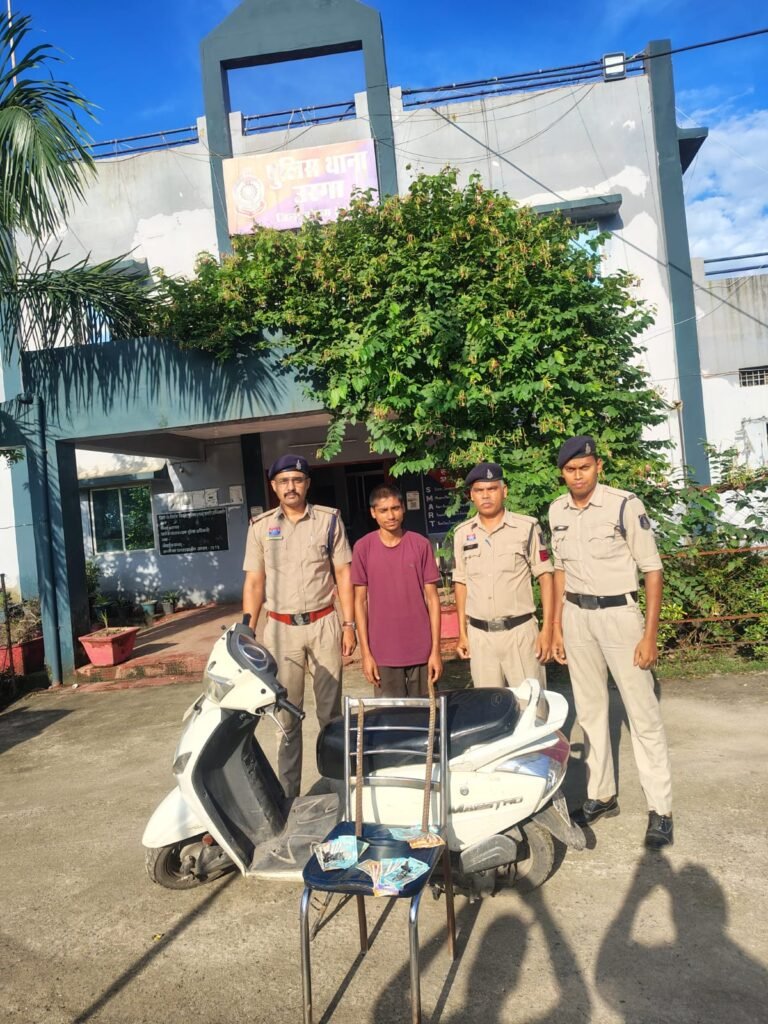 KORßA:-CCTV फुटेज की मदद से दुकान चोरी का खुलासा…..चोरी में प्रयुक्त सरिया एवं स्कूटी बरामद