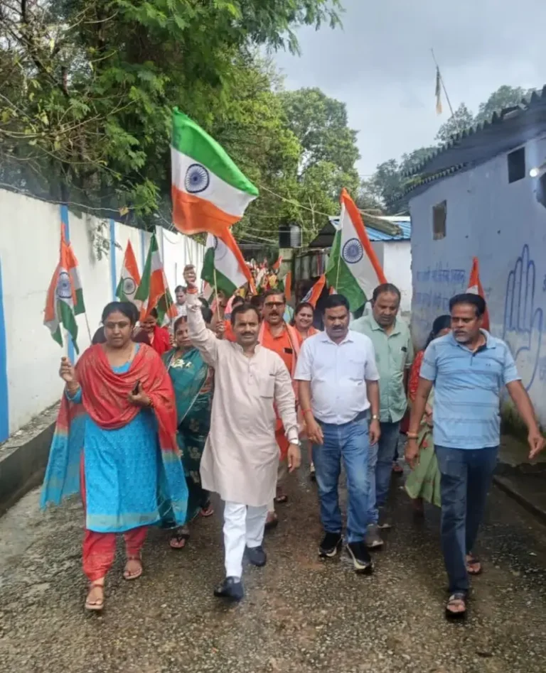 KORBA:-तिरंगा यात्रा में उल्टा तिरंगा नजर आने से भाजपा नेताओं पर उठे सवाल…..