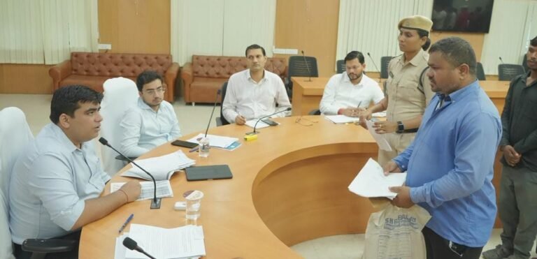 KORßA:-कलेक्टर जनदर्शन में सुनी गई आमजनों की समस्याएं, कुल 85 आवेदन हुए प्राप्त