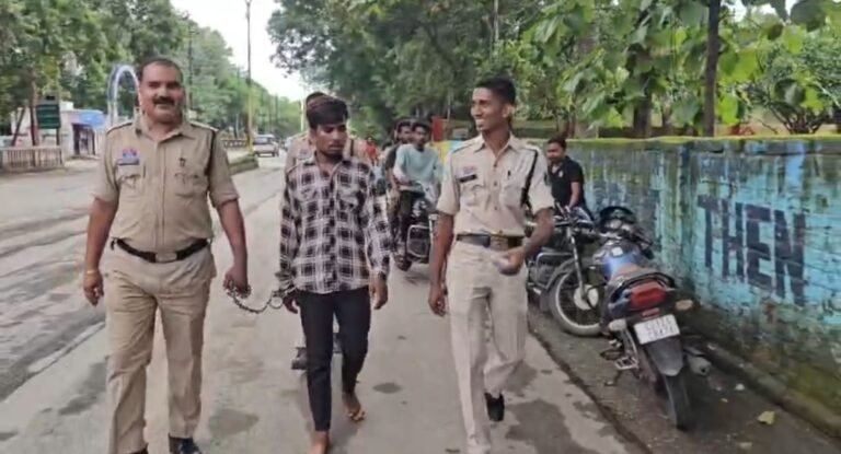 KORBA:-दो मामलों में वांछित आरोपी आशु चुटैल उर्फ घोड़ा गिरफ्तार, घटना में प्रयुक्त चाकू बरामद।…. देखें वीडियो