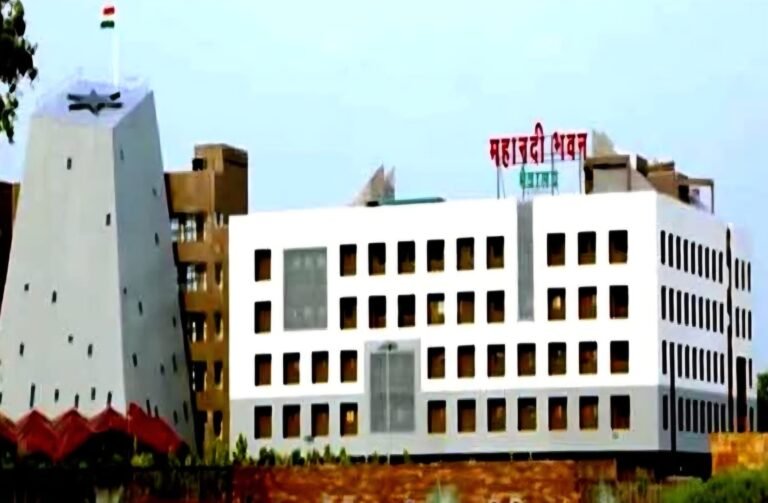 रायपुर:-छत्तीसगढ़ सरकार का बड़ा फैसला, अब महिला पार्षद के पति, पुत्र-पुत्री, भाई-बहन या किसी अन्य करीबी रिश्तेदार को नहीं कर सकेंगे काम, नए नियम राजपत्र में जारी….