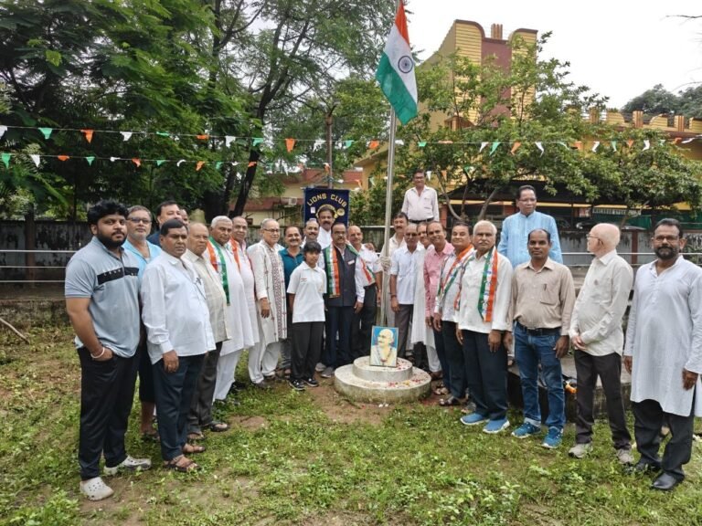KORBA:-साडा कॉलोनी में हर्षोल्लास से मनाया गया स्वतंत्रता दिवस, लायंस क्लब और मार्निंग वॉक ग्रुप ने किया ध्वजारोहण