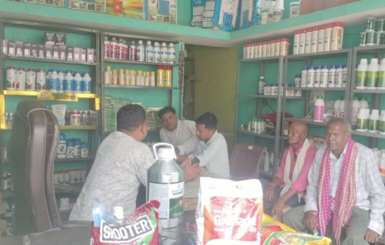 KORßA:-करतला में कीटनाशक दुकानों का औचक निरीक्षण……अनियमितता मिलने पर कई विक्रेताओं को कारण बताओ नोटिस, न्यूमेमन कृषि केन्द्र पचपेड़ी में कीटनाशक बिक्री पर तत्काल प्रतिबंध