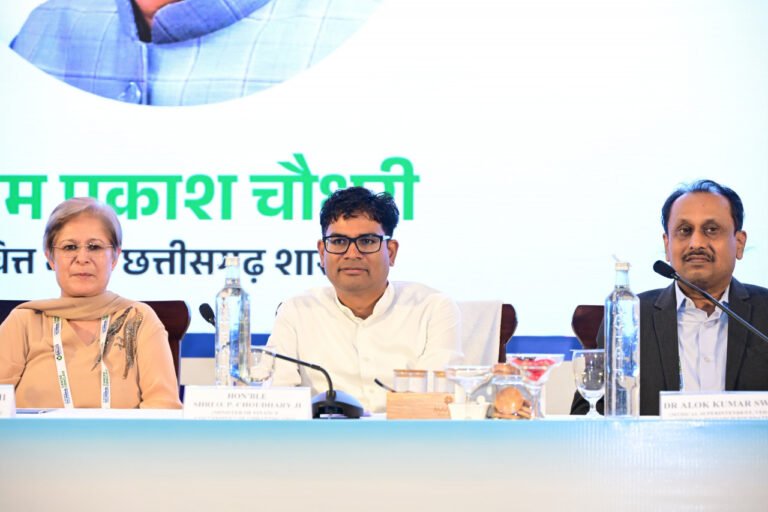 रायपुर : कैंसर केयर को मजबूत करने के साथ स्वस्थ मानव संसाधन तैयार करना जरूरी: वित्त मंत्री श्री ओ.पी. चौधरी