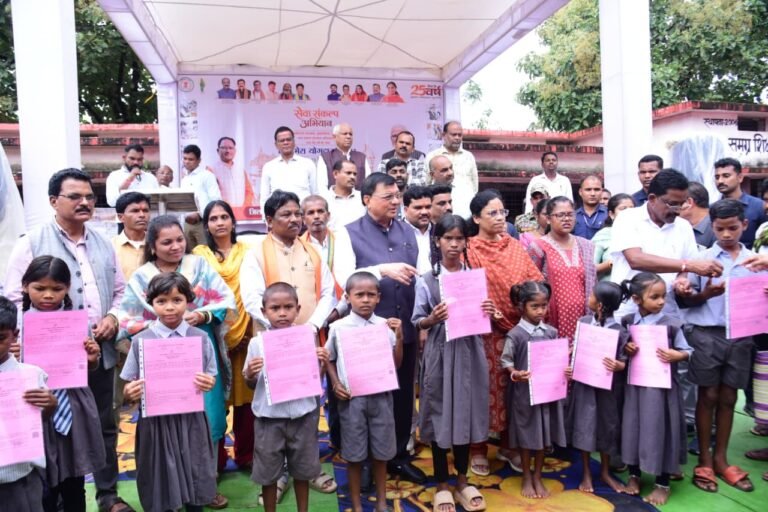 रायपुर :-जनकल्याणकारी योजनाओं को अंतिम व्यक्ति तक पहुंचाना अभियान का उद्देश्य ; प्रभारी मंत्री लखन लाल देवांगन….