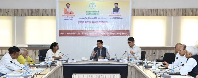 रायपुर : कागजों से निकलकर ज़मीनी स्तर पर दिखे शिक्षा नीति: उच्च शिक्षा मंत्री टंक राम वर्मा