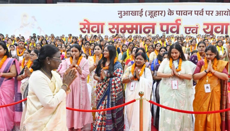 रायपुर : युवा बड़े सपने देखें, अपनी सफलता को समाज और राष्ट्र की सेवा से जोड़ें: राष्ट्रपति श्रीमती द्रौपदी मुर्मु