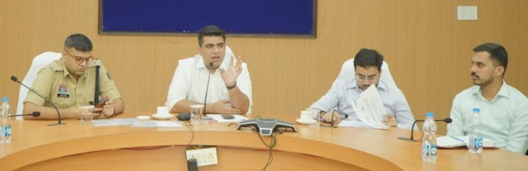 KORBA :-सामाजिक सौहार्द बनाए रखने संवेदनशीलता और सतर्कता के साथ कार्य करें अधिकारी – कलेक्टर कुणाल दुदावत