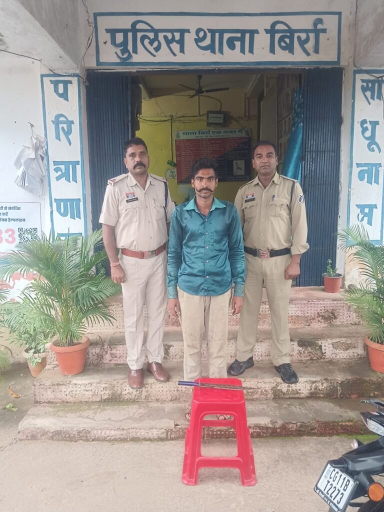 JANJGIR-CHAMPA: आम जगह पर तलवार लहराकर दहशत फैलाने वाला आरोपी गिरफ्तार, बिर्रा पुलिस ने भेजा जेल