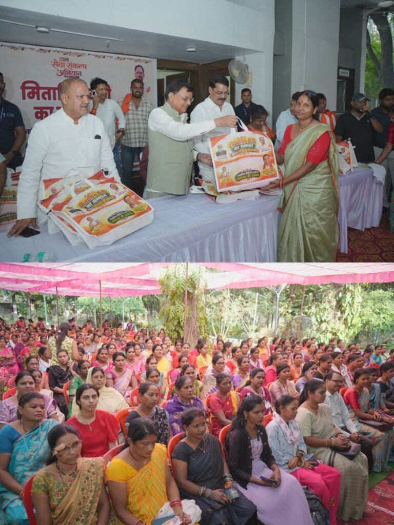 सेवा संकल्प अभियान के तहत मितानिन दीदियों का कैबिनेट मंत्री लखन लाल देवांगन ने किया सम्मान, जनसेवा में योगदान की सराहना की