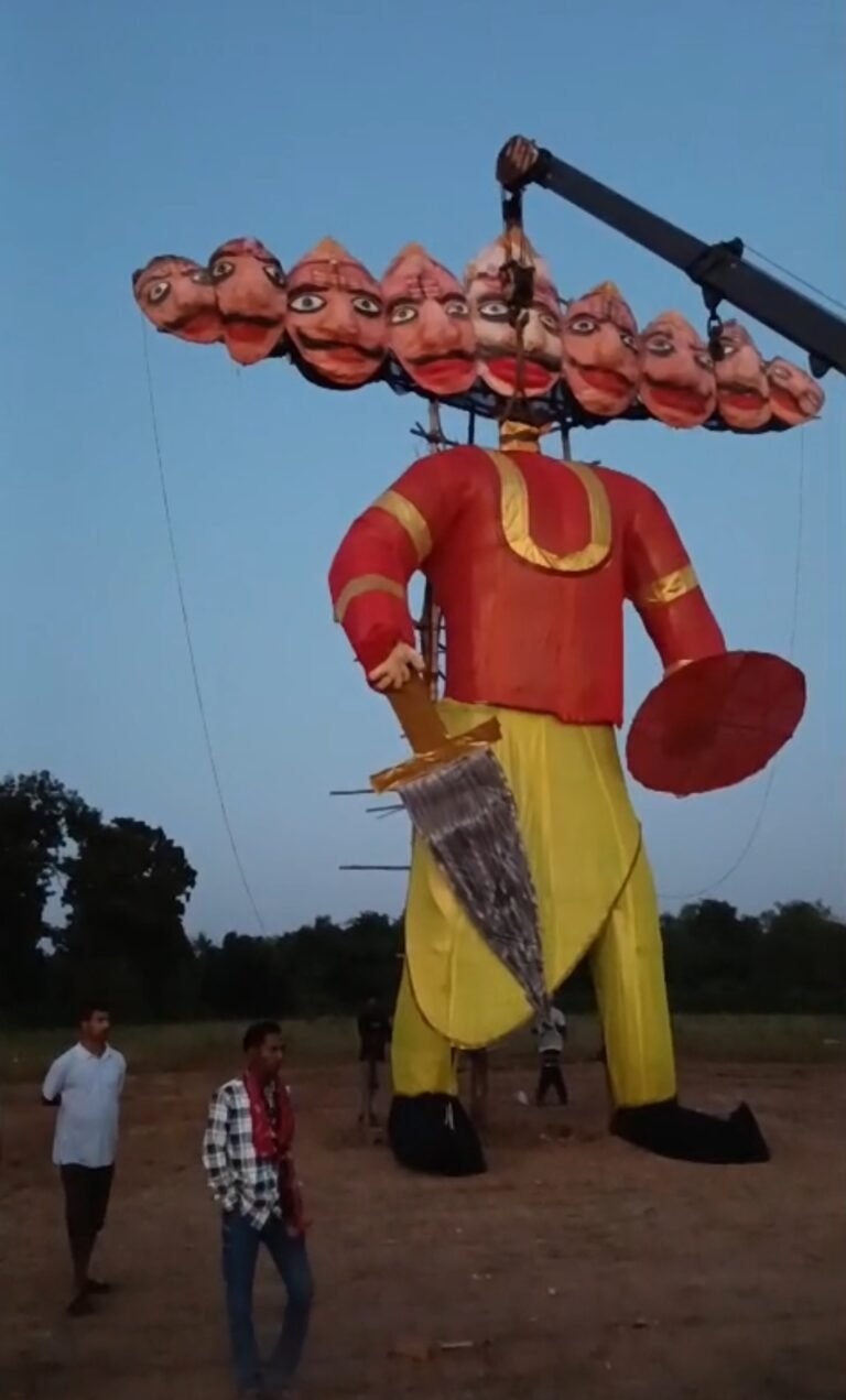 KORBA :-भालूसटका (नकटीखार) में आज होगा रावण दहन, नव युवक युवती दुर्गा उत्सव समिति ने मेजर ध्यानचंद मैदान में की तैयारी….. देखें वीडियो